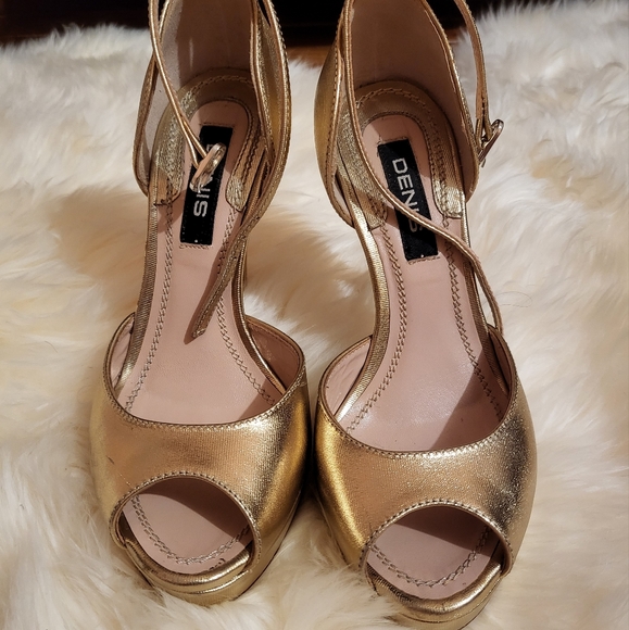 Gold platform ankle strap sandals - Picture 16 of 16